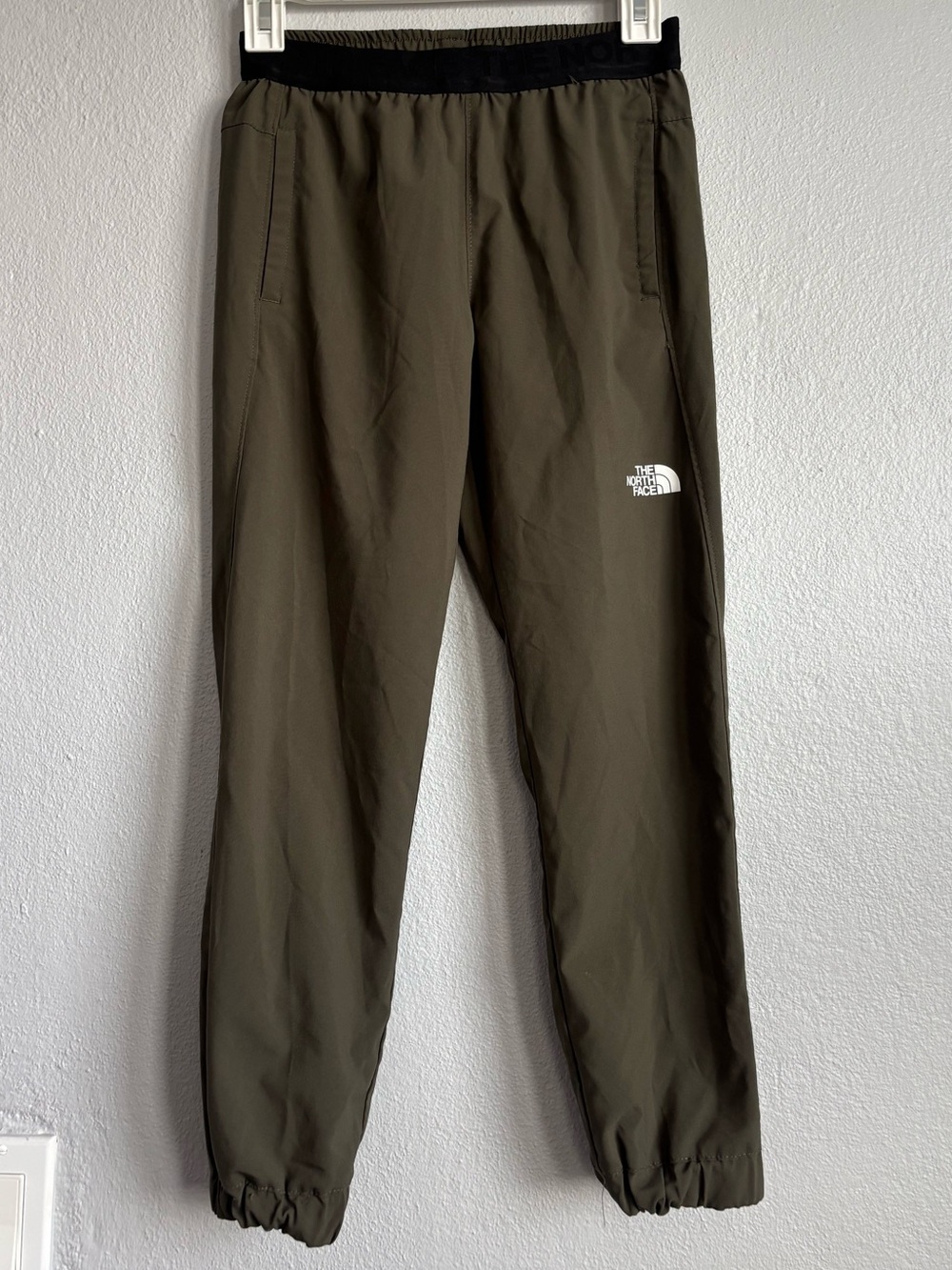 The North Face Boys Size 10
FlashDry Performance Jogger Hiking Pants